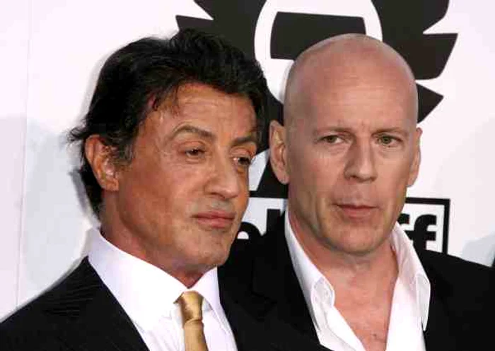 Bruce Willis (60 de ani) și Sylvester Stallone (69 de ani)