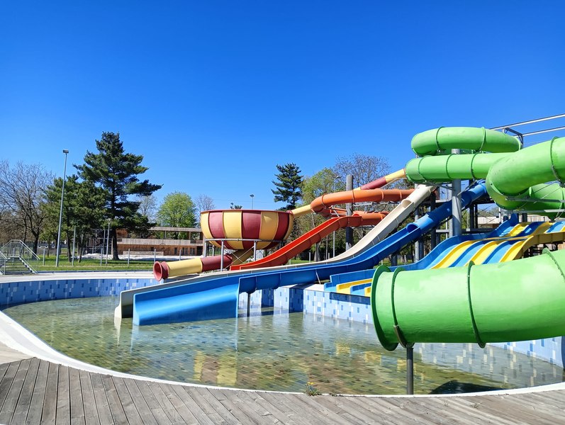 Aqua Park de la Insula de Agrement din Bacău, investiție eșuată, nefuncțională și nerecepționată de aproape 10 ani FOTO