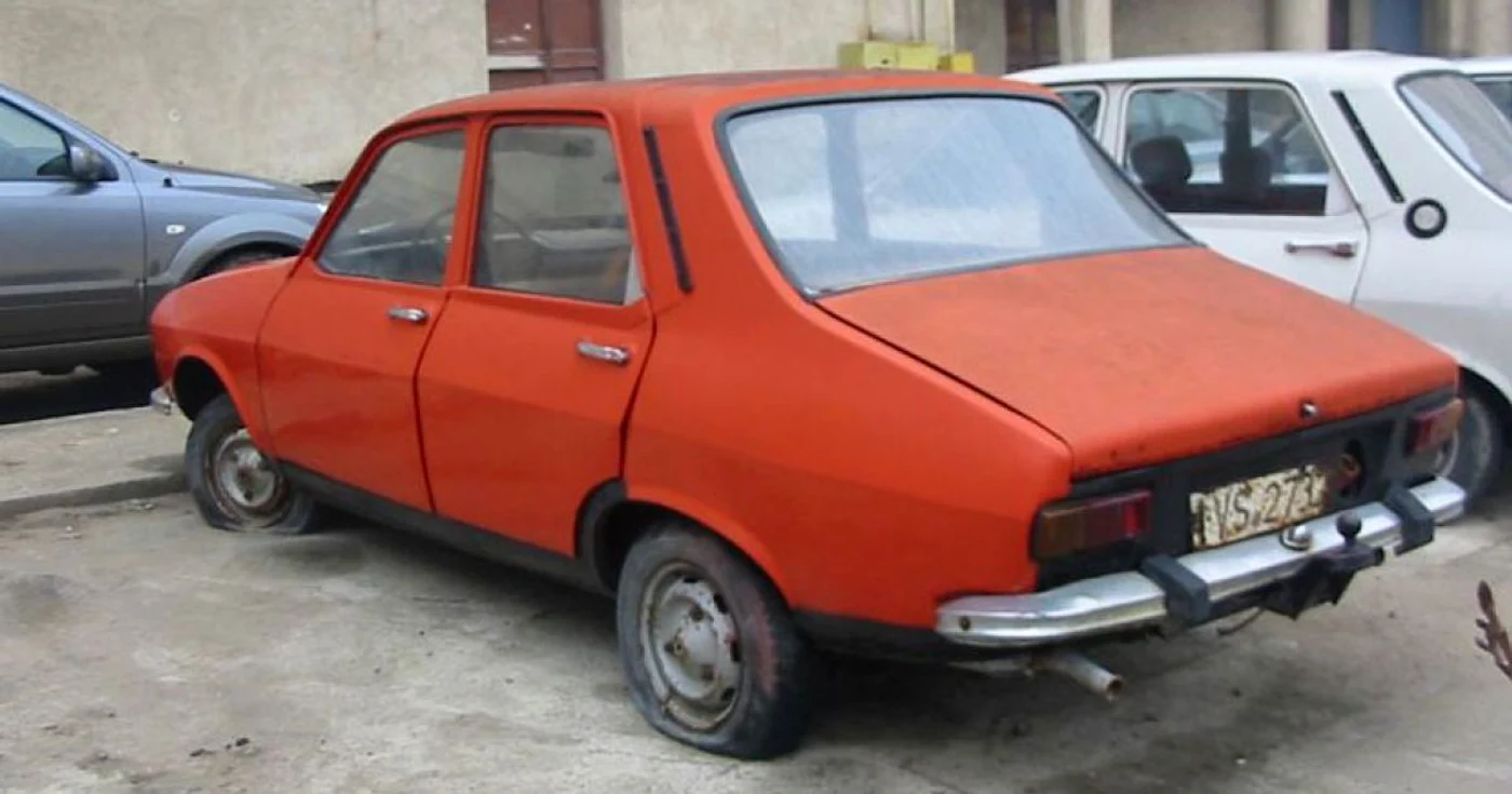 Pacepa: Ceauşescu găsea că Dacia e perfectă pentru idioţi