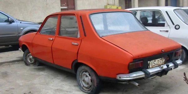 Pacepa: Ceauşescu găsea că Dacia e perfectă pentru idioţi