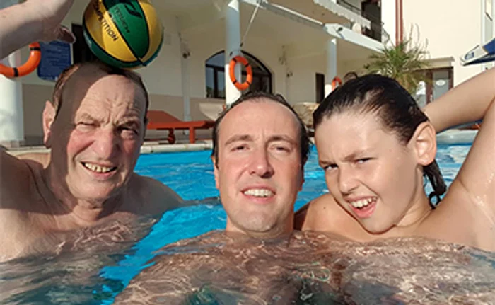 Toată vara Petre Geambașu și-a vizitat fiul și nepoții, au apărut împreună pe la emisiuni și s-au lăudat ce bine se înțeleg