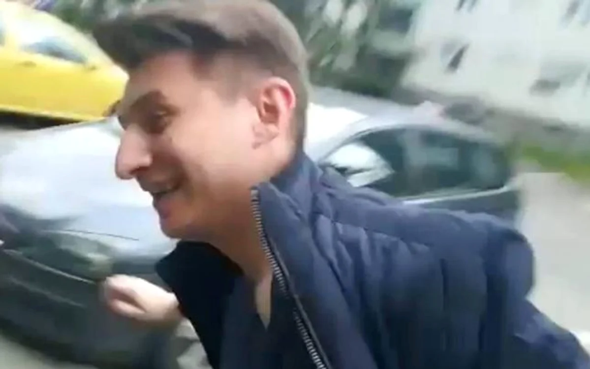 Alex Piticar a fost surprins în cartierul Mănăştur din Cluj-Napoca în timp ce împărţea pliante false