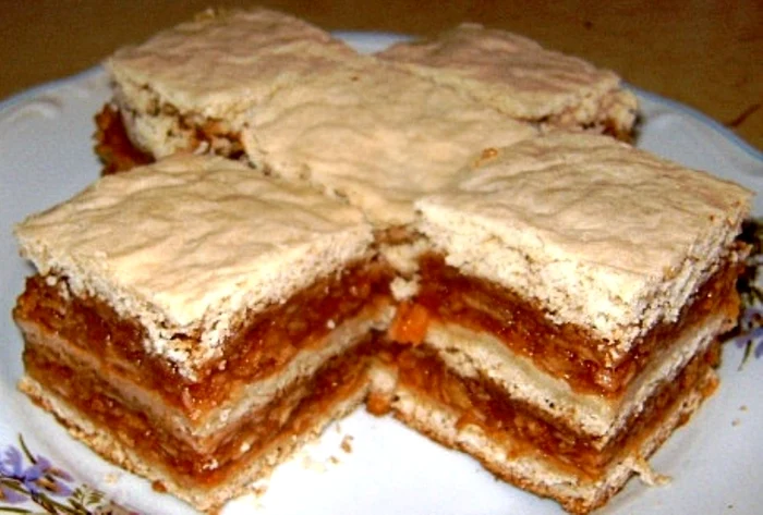 Prăjitură cu foi și mere