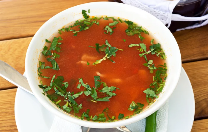 Ciorba ne poate fi de folos, după masa copioasă de Crăciun