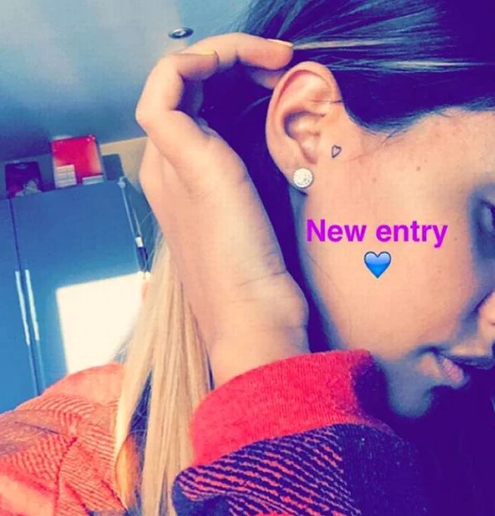 Artista a mărturisit că iubeşte desenele pe piele