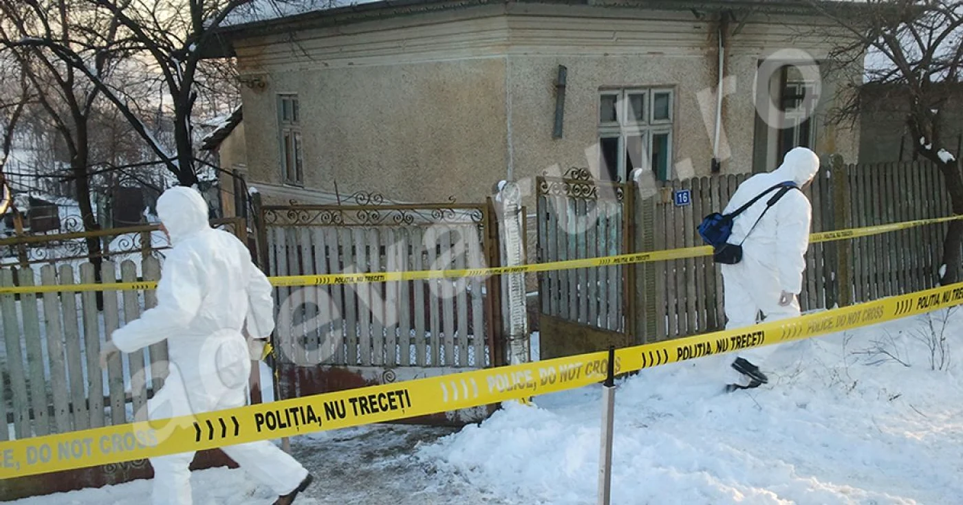 Poliţiştii au descoperit pe cadavrul bărbatului urme de violenţă                                    FOTO: Iulian Bunilă