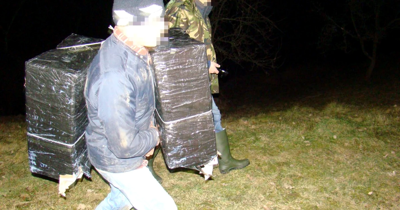 Bărbatul transporta 1.000 de pachete de ţigări de contrabandă