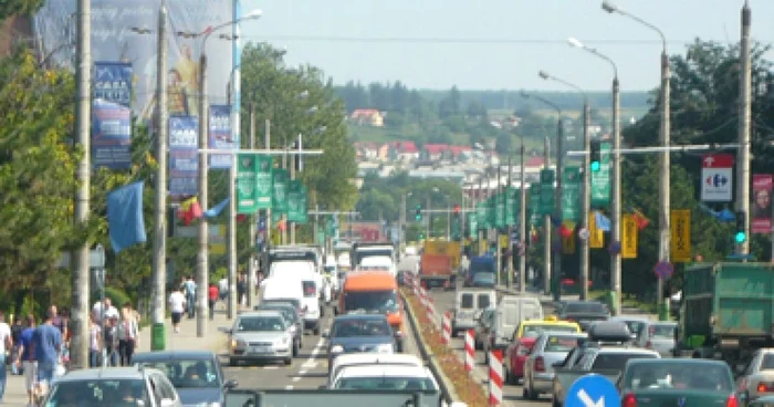 Suceava: Şoferii pot circula pe Unirii numai pe o singură bandă