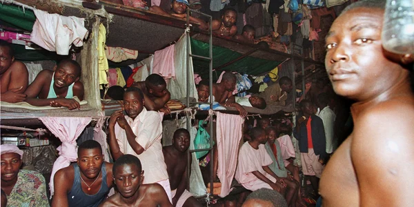 Prizonieri in Kigali, Rwanda, 4 mai 1995 Foto AFP jpg