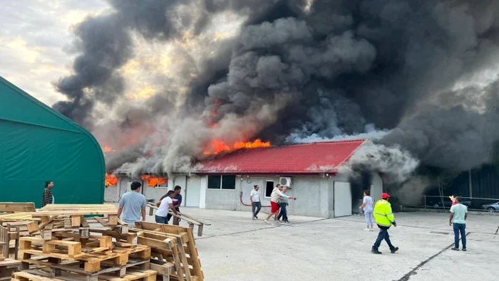 Incendiu de proporții, în această dimineață, la Buftea.