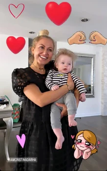 Artista s-a atașat de băiețelul prietenei sale