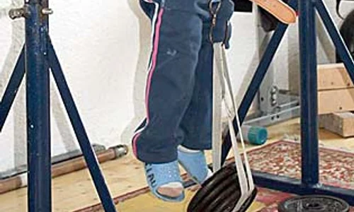 Copilul este supus la antrenamente foarte dure jpeg
