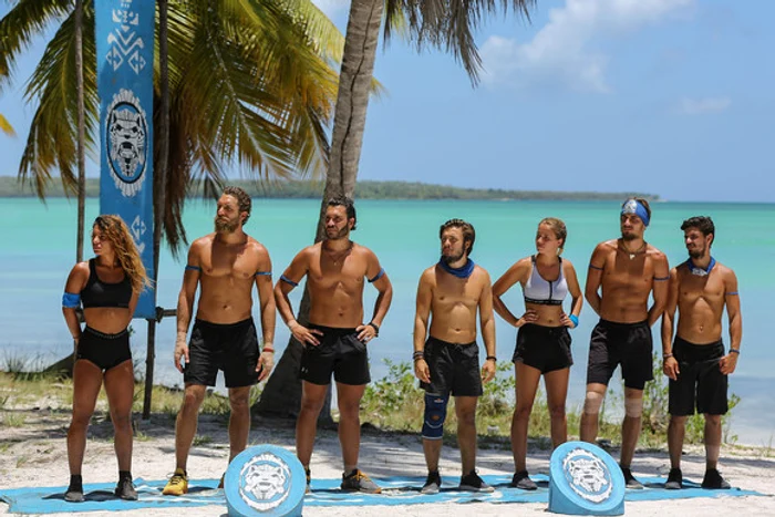 
    Războinicii greci și românifoto: Kanal  D  