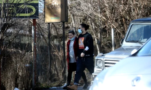 1 smiley si gina pistol parinti jpg jpeg