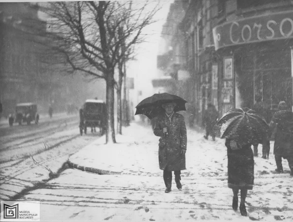 Iarna bucureșteană a anilor ’30, surprinsă de Iosif Berman (© Muzeul Municipiului Bucureşti)