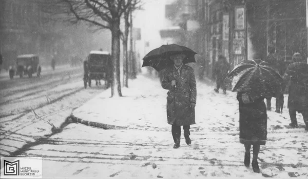 Iarna bucureșteană a anilor ’30, surprinsă de Iosif Berman (© Muzeul Municipiului Bucureşti)