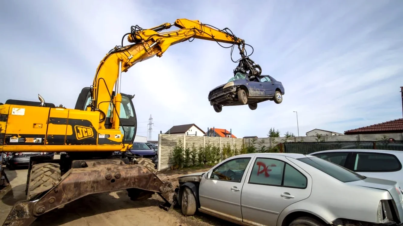 350.000 de mașini vechi au ajuns la casat