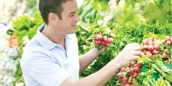 Alege legumele  şi verdeţurile din piaţă,  de la producătorii locali