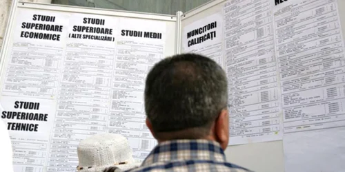 Numărul locurilor de muncă vacante a scăzut în trimestrul al doilea, faţă de primele trei luni, cu 300, la 24.700