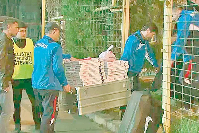 Cătălin Munteanu  a fost anihilat perfect  de jucătorii de  la Pandurii (Foto: Mediafax)