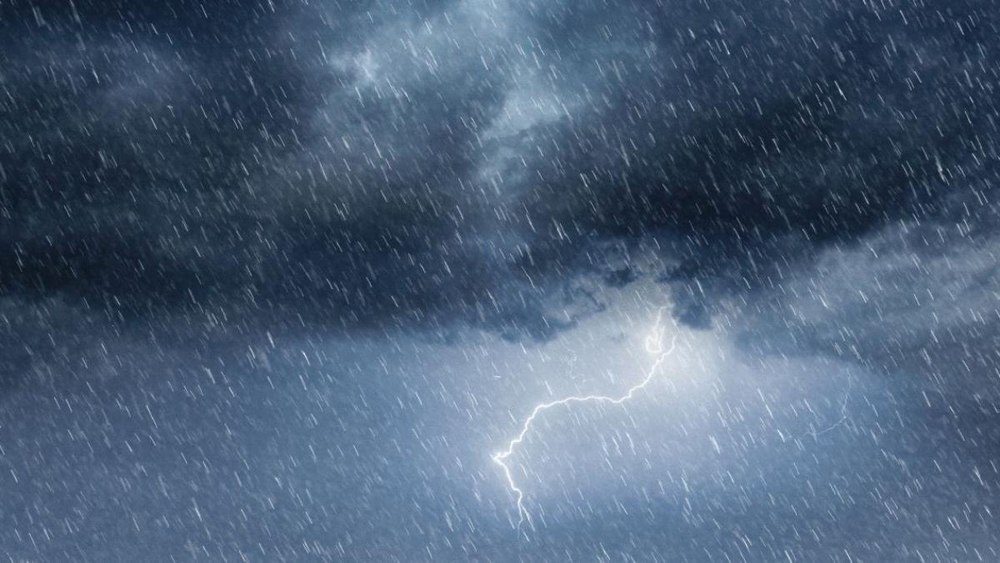 Cod galben de furtuni și vijelii în jumătate din țară, de duminică până luni dimineață. Anunțul meteorologilor