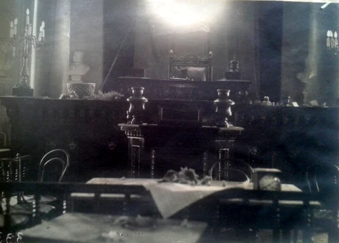 1920, decembrie 25, București. Piedestalul pe care se afla amplasat tronul (© ANR, Colecția 96, dosar 182, fila 18-2)
