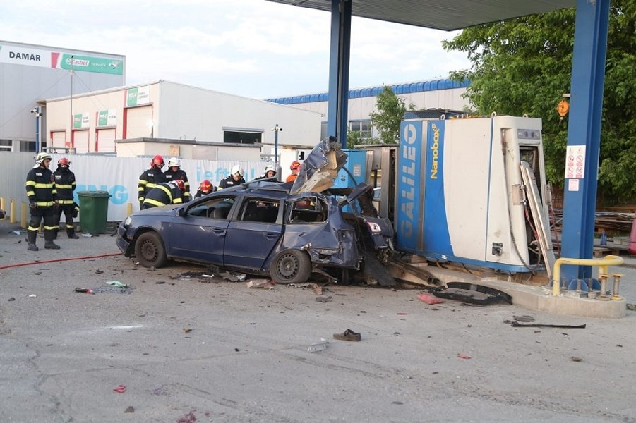 Explozie devastatoare într-o stație de alimentare cu gaz: o persoană a murit pe loc, iar alta a fost rănită