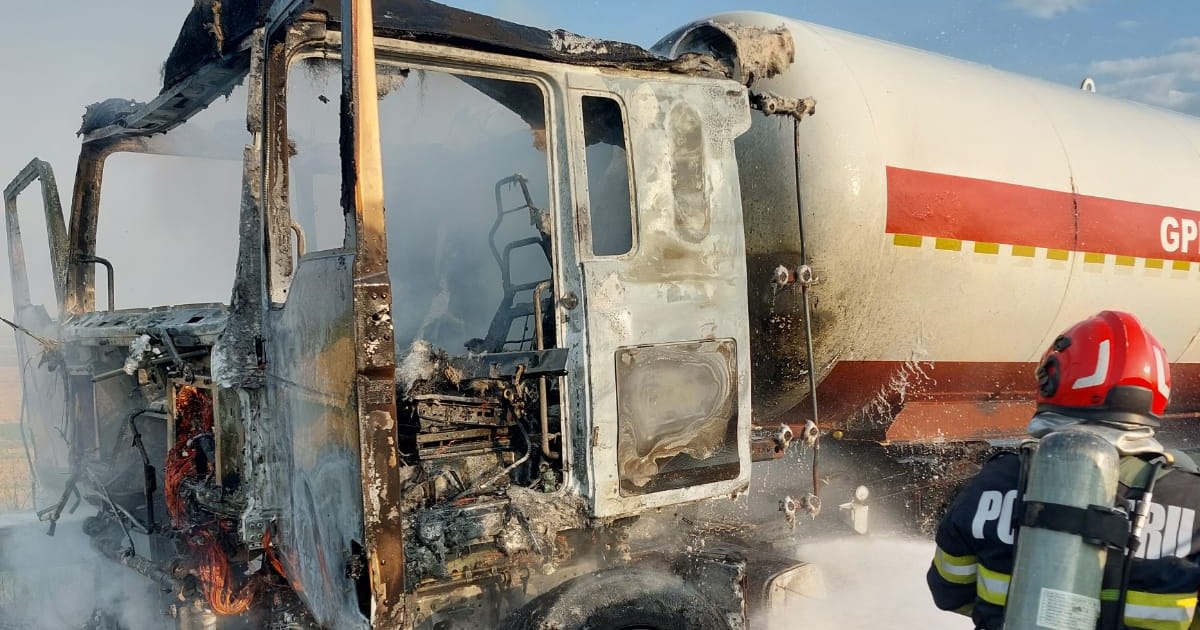 Incendiu la autocisternă pe A7: Traficul este complet blocat!