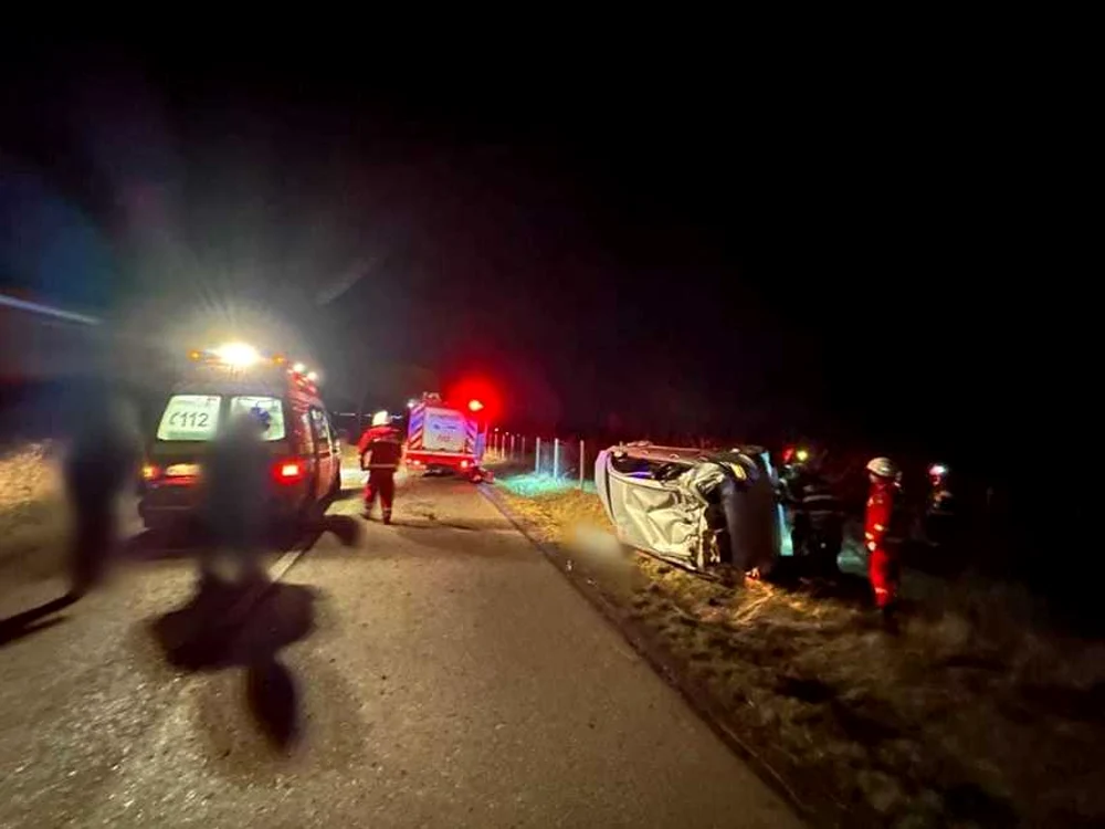 Medicii au încercat resuscitarea tânărului șofer, dar fără succes FOTO ISU Suceava