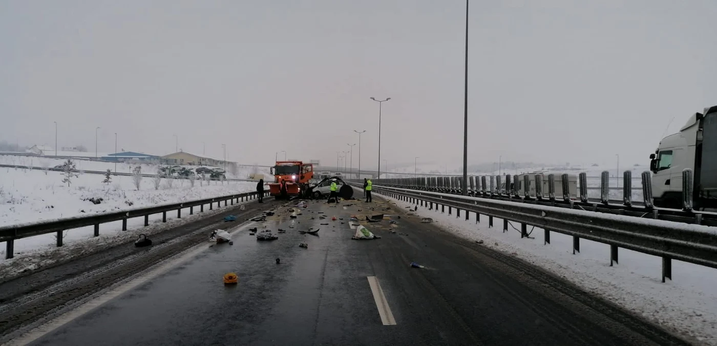 
    Peste 600 de autoturisme au rămas blocate în nămeți în ultimele 24 de ore   