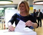 Preşedintele croat Kolinda Grabar Kitarovic votează la alegerile europarlamentare în Zagreb Croaţia FOTO EPA-EFE / Antonio Bat