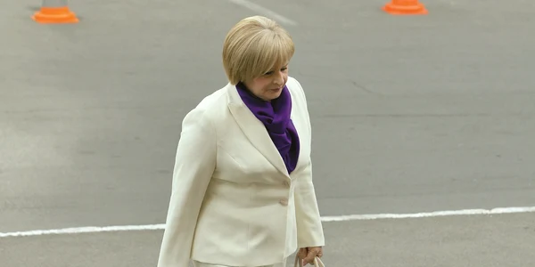 Designerii vestimentari spun că Zinaida Chistruga (PCRM) este una dintre cele mai bine îmbrăcate deputate