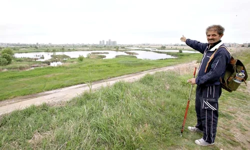 Specialiştii vor ca groapa  de 190 de hectare să fie  declarată rezervaţie naturală (fotografii: Florin Şuler) jpeg