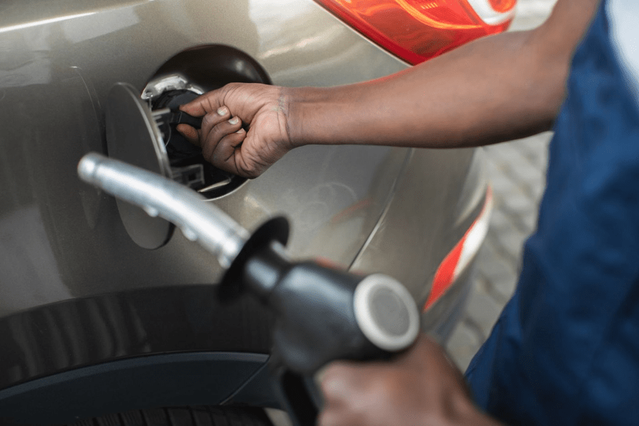 Guvernul va decide după 20 decembrie dacă va mai acorda subvenţia la carburanţi