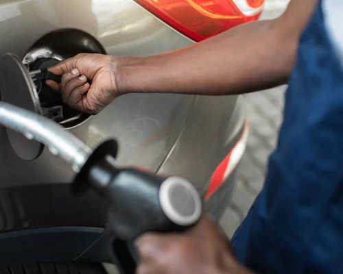 combustibili alimentare benzina motorina pompa foto shutterstock