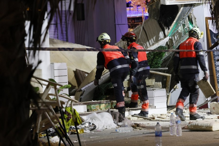 Vacanţă de coşmar: cel puţin patru morţi şi 20 de răniţi după ce acoperişul unui restaurant din Mallorca s-a prăbuşit