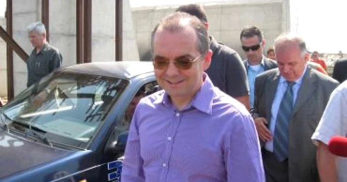 Timişoara: UPDATE VIDEO Poliţia îl caută pe timişoreanul care a aruncat cu un ou după premierul Emil Boc