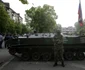 Separatist prorus stă de pază într-un transportor blindat în Slaviansk FOTO Reuters