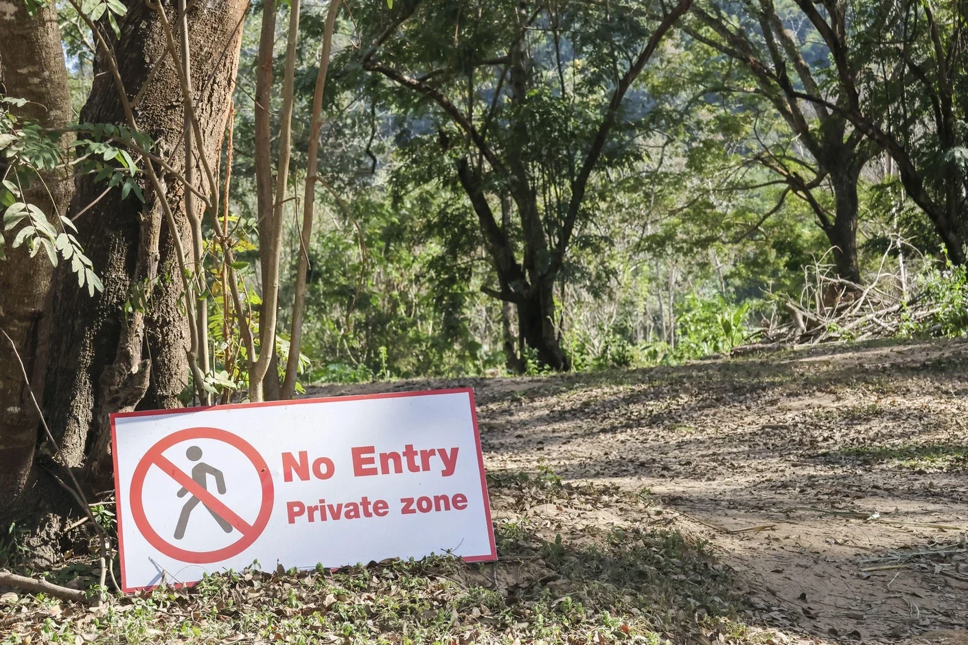 Orașul secret al bogaților eliminat de pe Google Maps și păzit ca o fortăreață. Fiecare intrare este marcată cu „accesul interzis”