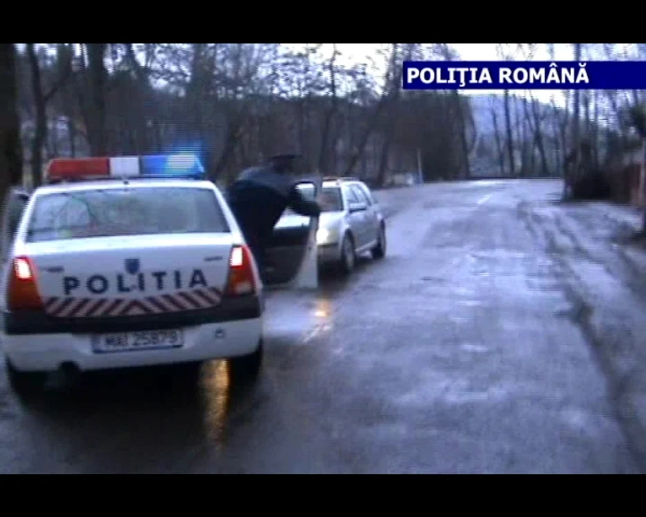 Poliţiştii i-au surprins pe hoţi în flagrant