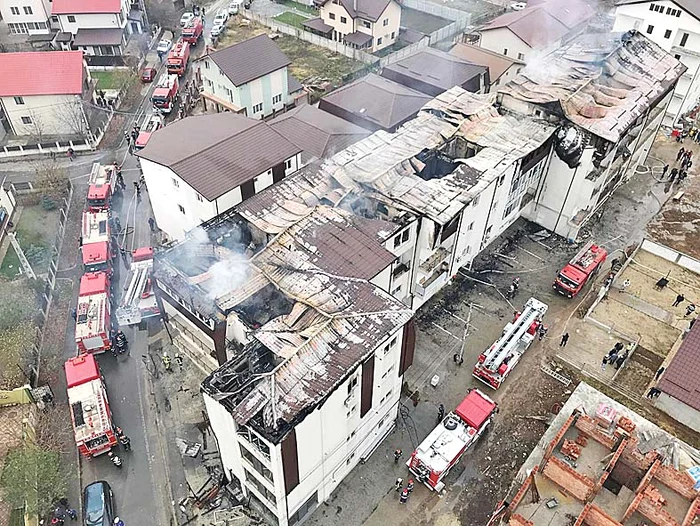 23 noiembrie. După trei ore şi jumătate, pompierii au reuşit să stingă focul care a afectat trei blocuri