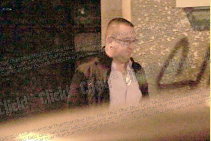 
    Blejnar a intrat în cabinetul  avocatului foarte îngândurat  