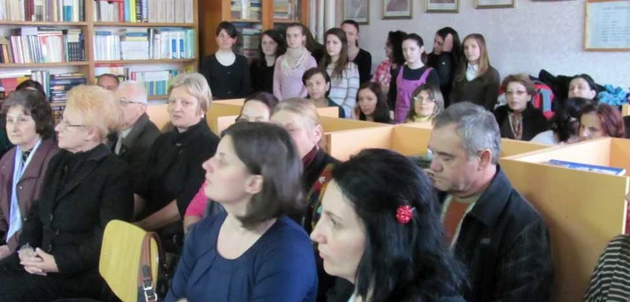 Biblioteca a primit ieri numele fostului director al liceului (FOTO Olimpia Man)