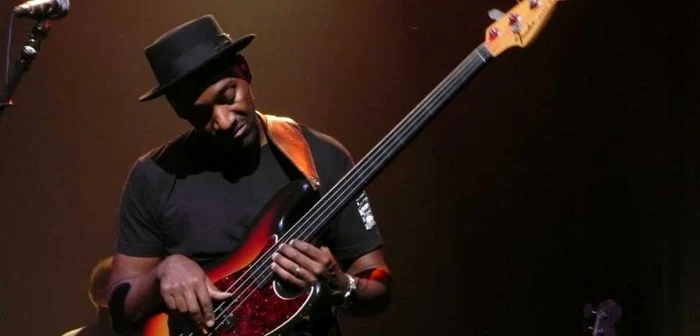 Marcus Miller a colaborat cu Miles Davis şi i-a compus majoritatea pieselor de pe albumul "Tutu"