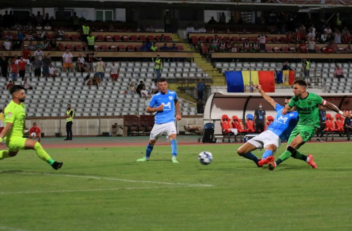 
    Sorescu a marcat pentru prima dată trei goluri în meciul cu FC VoluntariFOTO: Marian Burlacu  