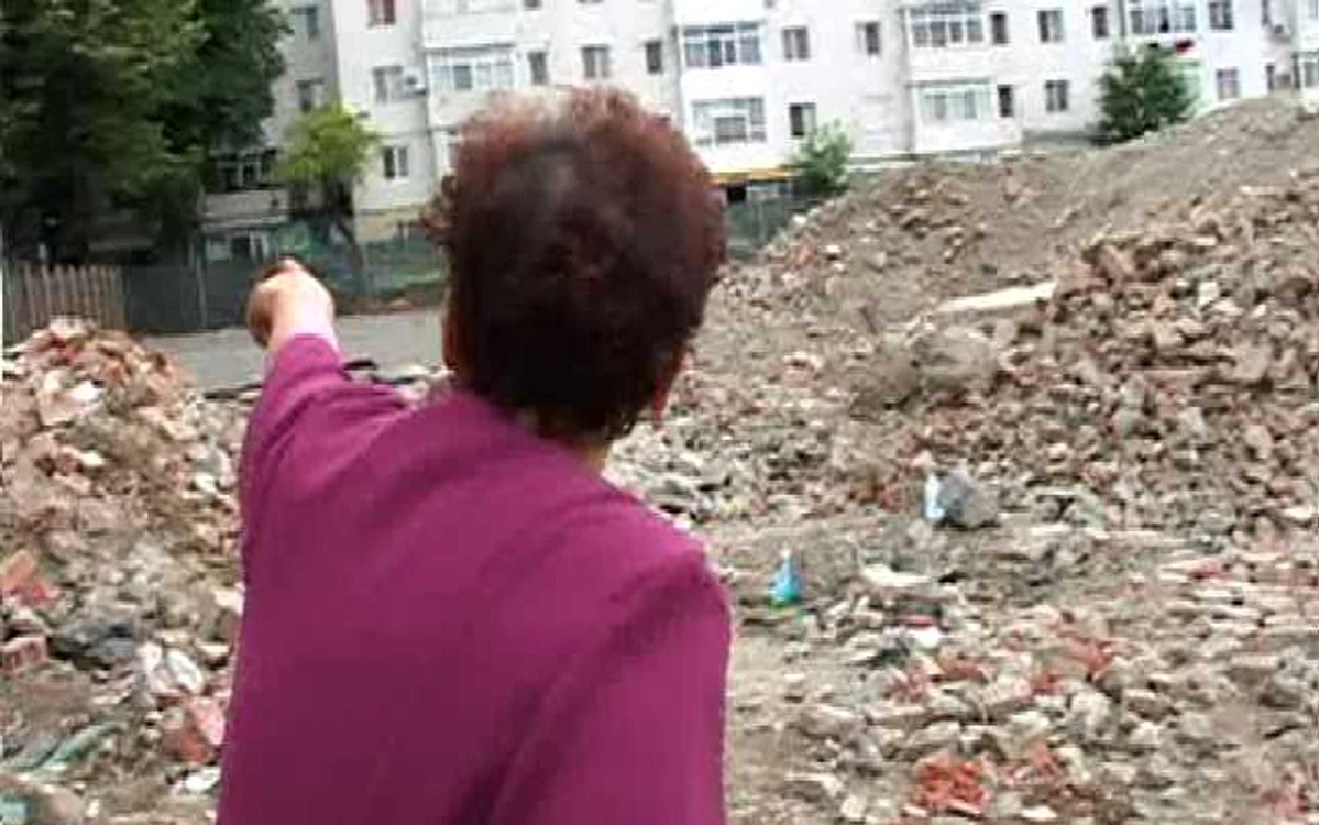 Oamenii spun că lucrările se efectuează prea aproape de blocuri