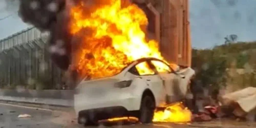 tesla car crash in france 1728910622576 16 9 jpg