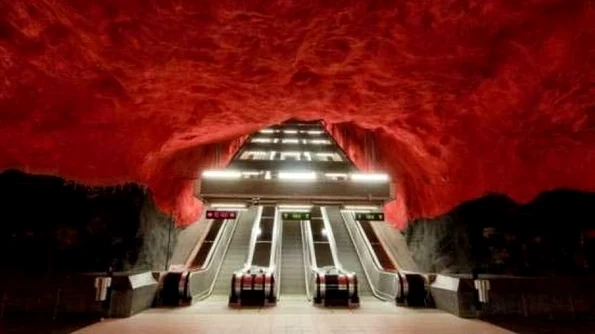 Metroul din Stockholm este cel mai mare muzeul de artă contemporană din lume jpeg