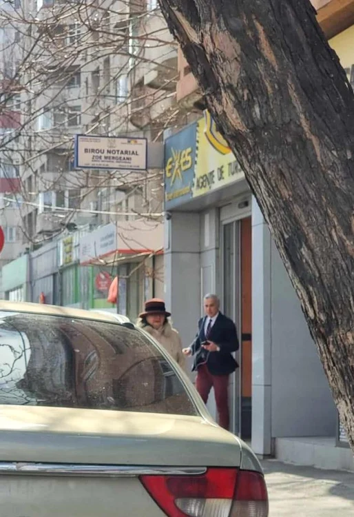 Călin Georgescu, ieșind de la sediul firmei lui Silviu Predoiu FOTO Antena 3