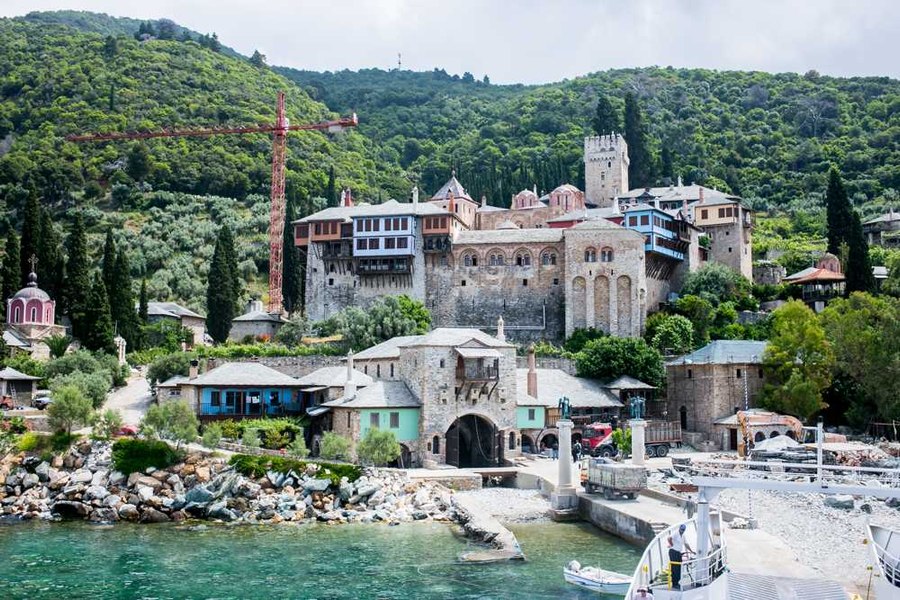 Mai mulți turiști români la muntele Athos, internați în spital cu toxiinfecţie